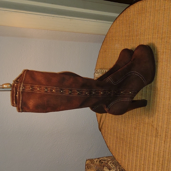 Heeled boots - Picture 2 of 4